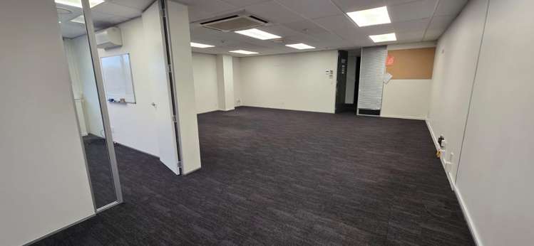 Unit 2, Level 1, 585 Wairakei Road Burnside_2
