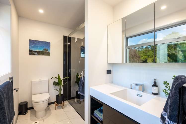 1895 Egmont Road Kaimiro_15