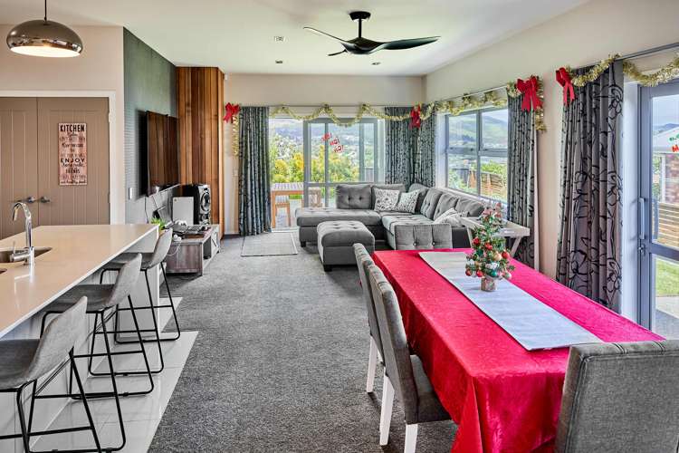 25 Paparoa Crescent Aotea_5