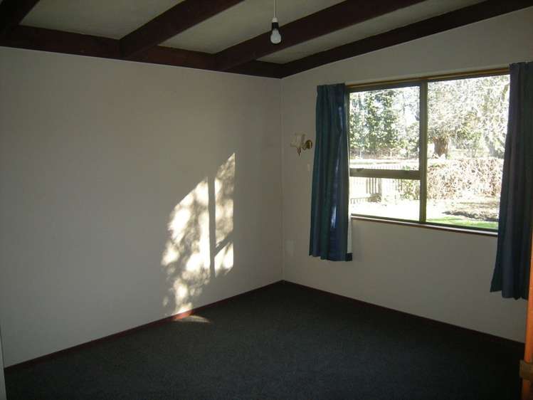 347 Lake Road South Leeston_11