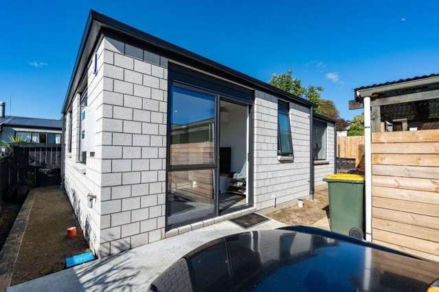 Modern In Great Location