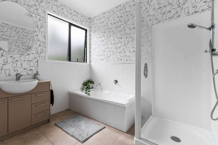 20 Greenbough Lane Greenhithe_22