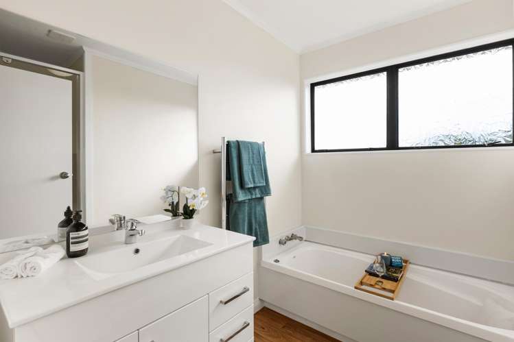 19 Paddington Grove Karori_11