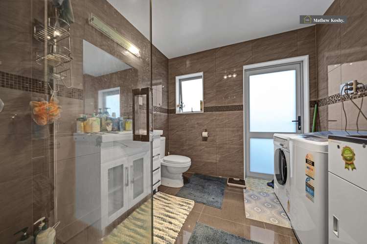 17 Tiroroa Avenue Te Atatu South_15