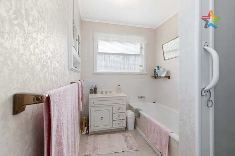 8 Reading Street Wainuiomata_12