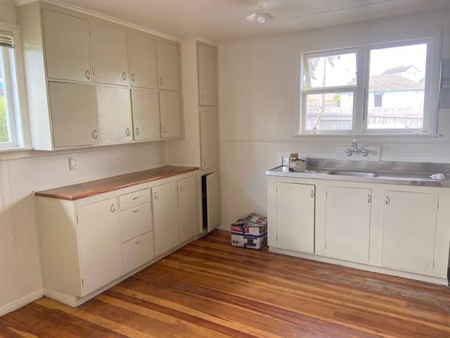 76 Freeland Avenue Mount Roskill_3