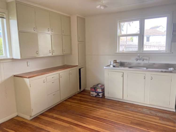 76 Freeland Avenue Mount Roskill_3