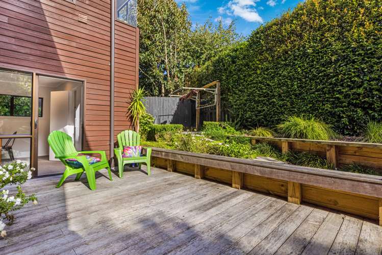 10 Coldham Crescent Saint Johns_22