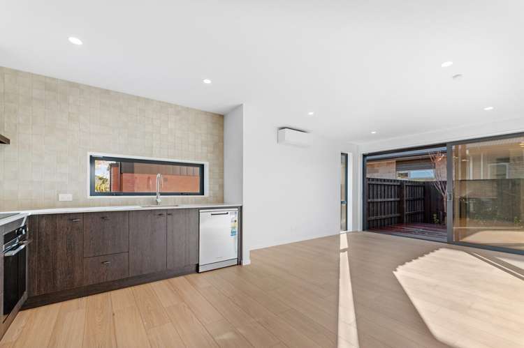 2/10 Seddon Street_2