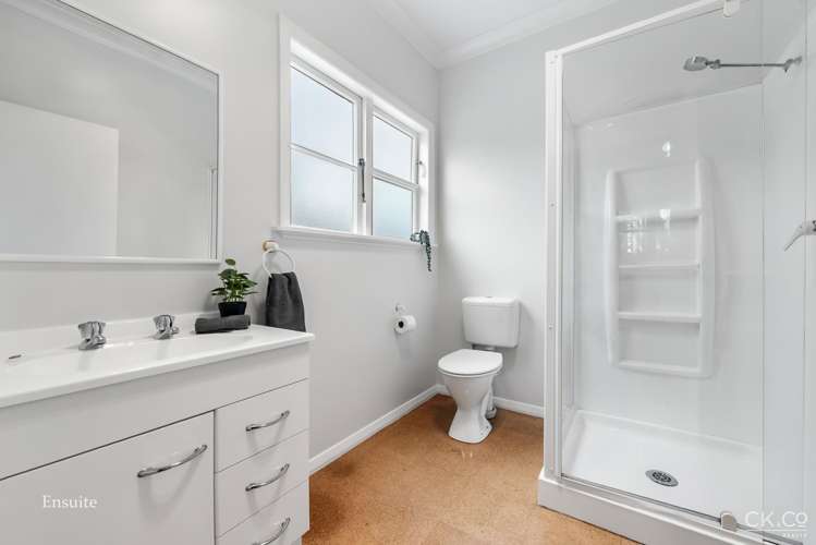 32 Hall Crescent Epuni_15