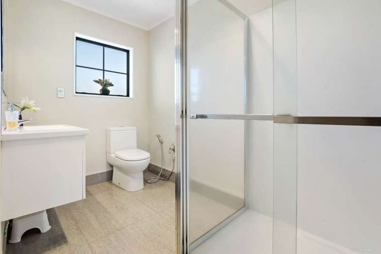 52 Charntay Avenue Clover Park_4