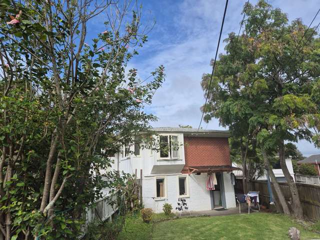2 bedrooms + downstair office in Forrest Hill
