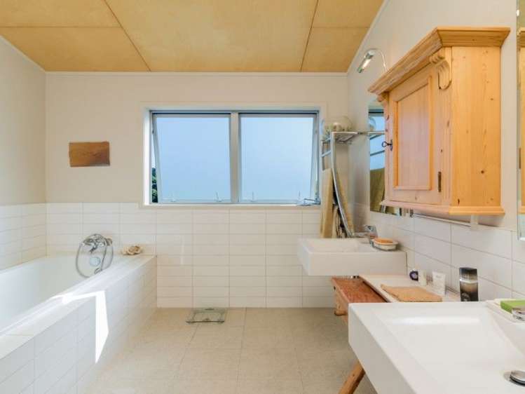 15 Taranga Road Langs Beach_11