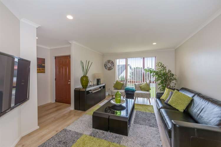 8 Fernbank Lane Greenhithe_23