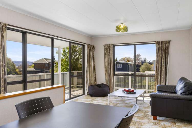 1 and 2/8 Charles Crescent Rainbow Point_18