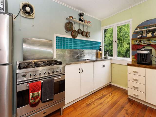 1188 Huia Road Huia_4