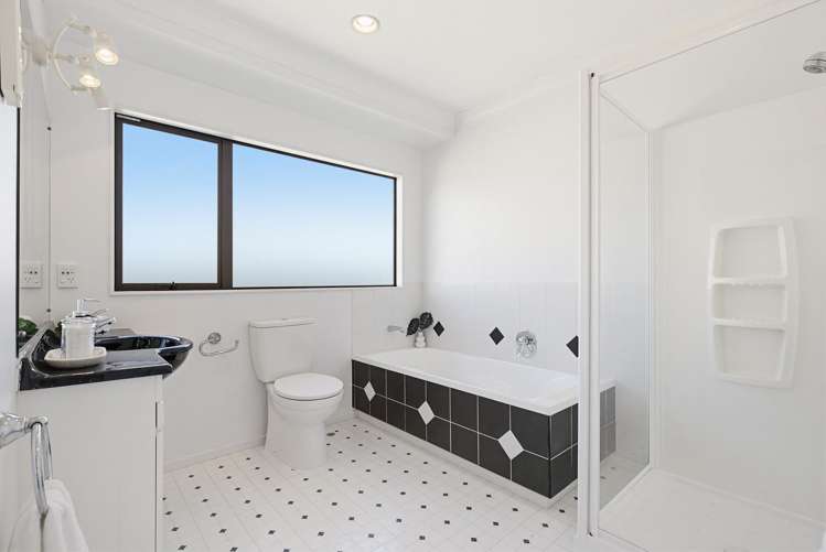 19 Derry Hill Churton Park_18