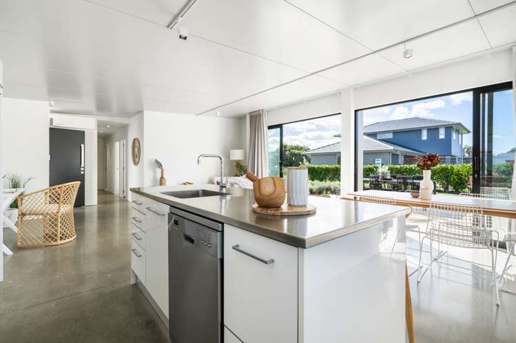 19 Finch Street One Tree Point_8