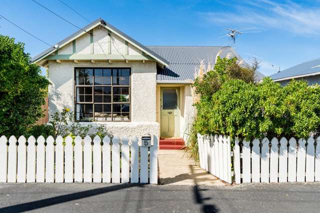 Super cute starter with double garage!