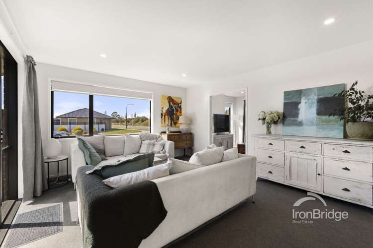 15 Woodford Avenue Woodend_7
