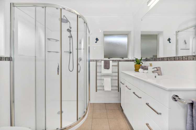 6 Bampton Rise Northpark_24