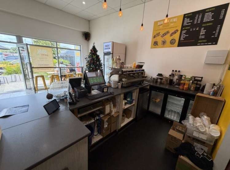 Retail 1/124 Henderson Valley Road Waitakere_7