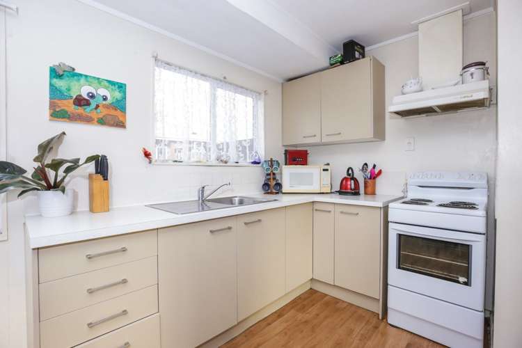 2/18a Sarona Avenue Glen Eden_5