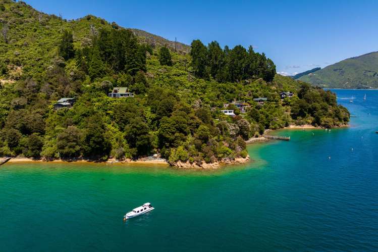 2069 Queen Charlotte Drive Queen Charlotte Sound_1