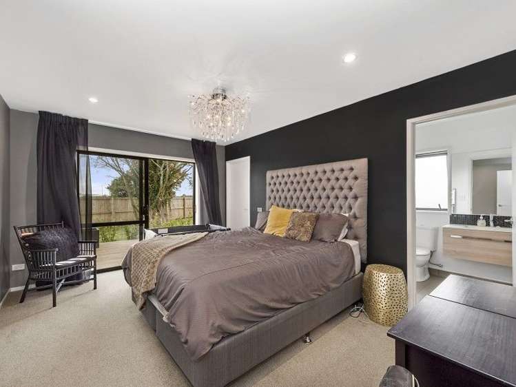 1/11 Errol Close Burbush_10