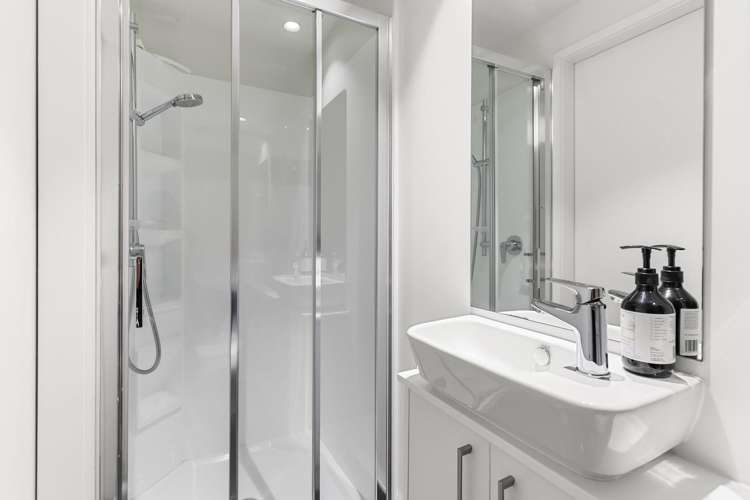 Suite 22/8 Dock Street City Centre_13