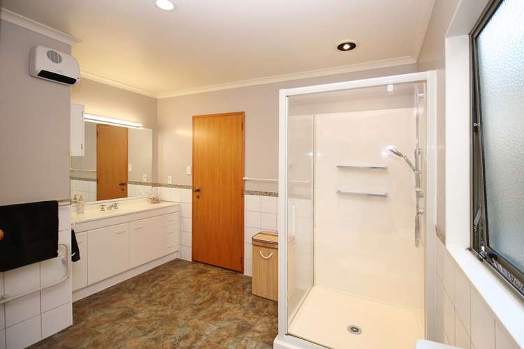 2 Thornlea Drive Welcome Bay_18