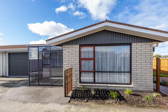 Stylish, Renovated Unit in a Sought-After Location