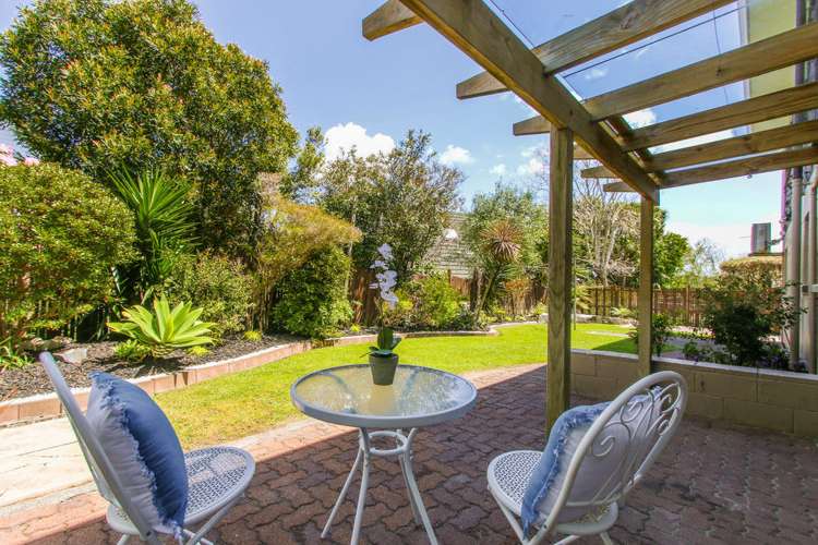 2/7 Malloy Place Eastern Beach_14