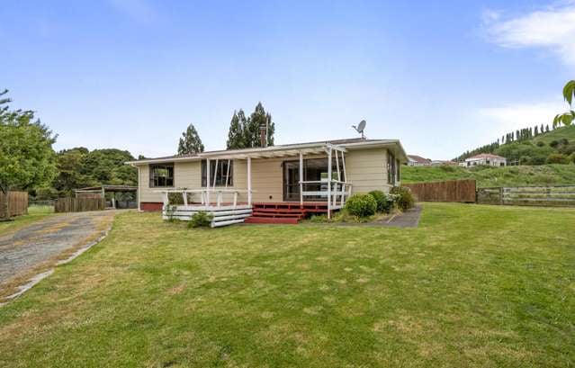 Mataroa living : bright and spacious