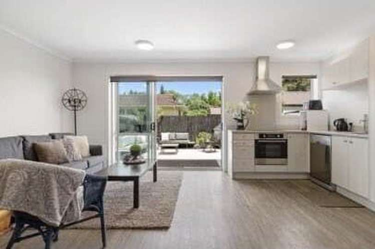 49 Chiefs Court Hamilton East_2