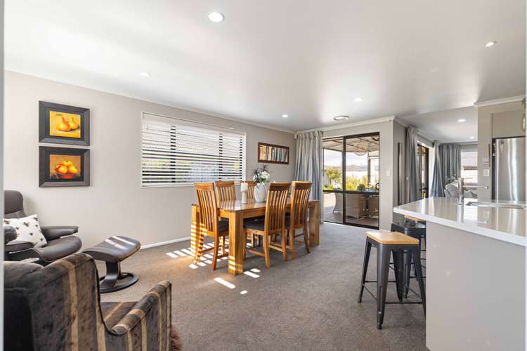 6 Liberty Grove Kelvin Grove_12