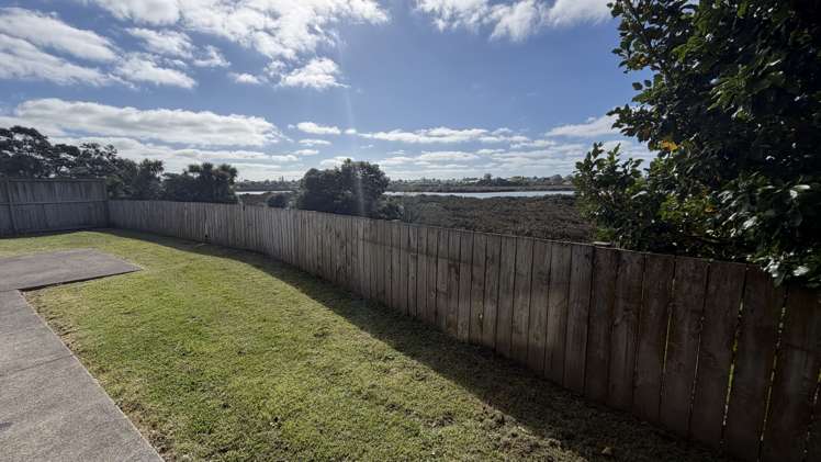 24 Stranraer Crescent Wattle Downs_16