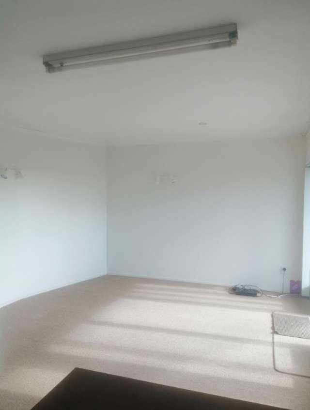 613 Glenfield Rd Totara Vale_3