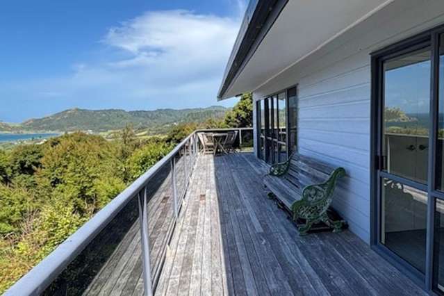 Stunning Medland Location - Views & Total Privacy