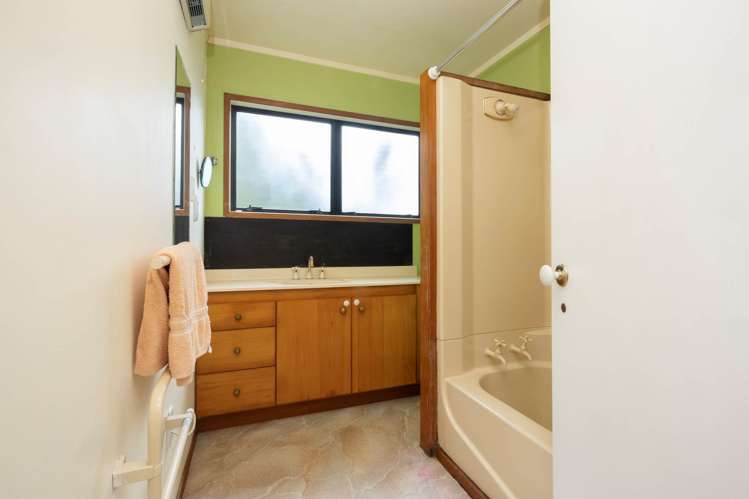 21 Te Ahuahu Road Piha_9