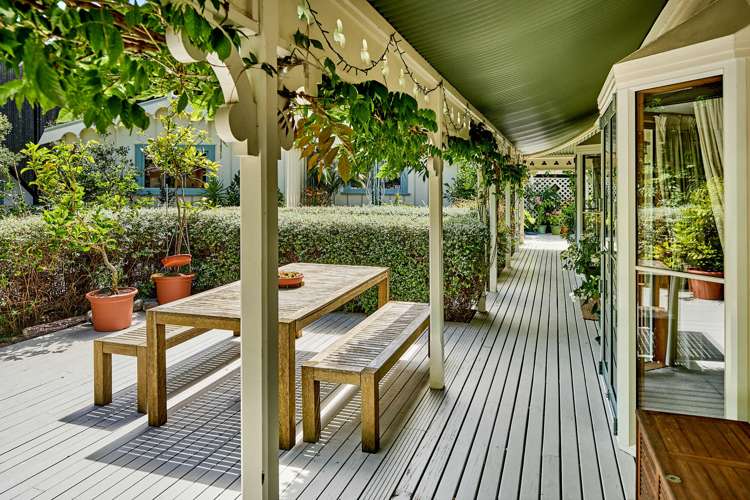 15 Whiorau Grove Lowry Bay_13