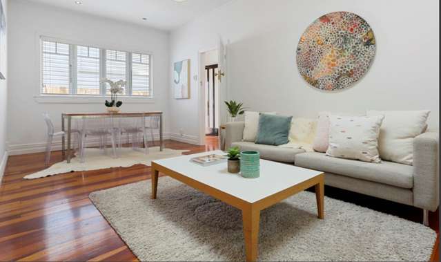 Two double-sized bedrooms in Parnell.