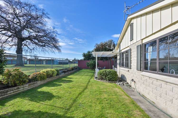 914 Willowpark Road North Mayfair_14