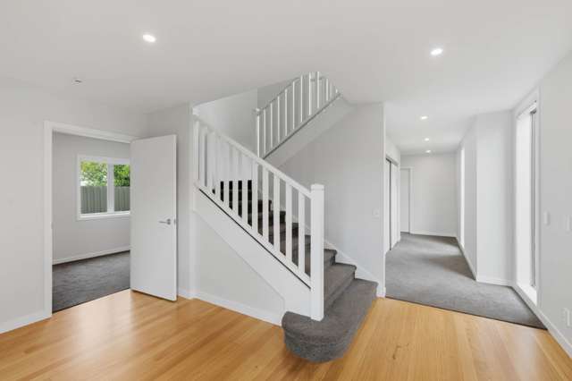 Luxury Family Home – Stylish, Spacious & Sun-S...