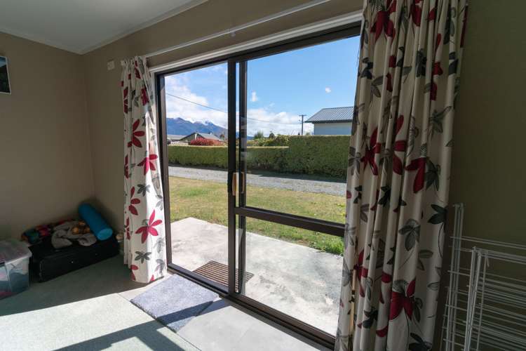 39 Home Street Manapouri_11