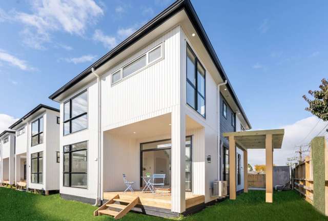 Brand New Standalone in Papatoetoe!