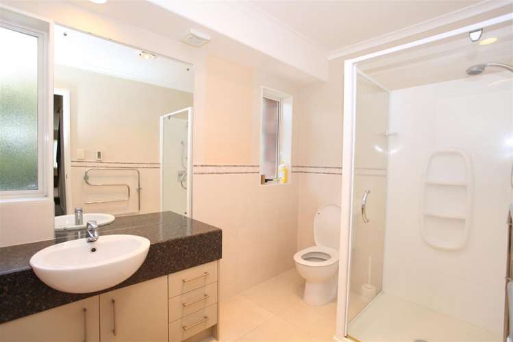 4 Woolaston Place Flat Bush_16