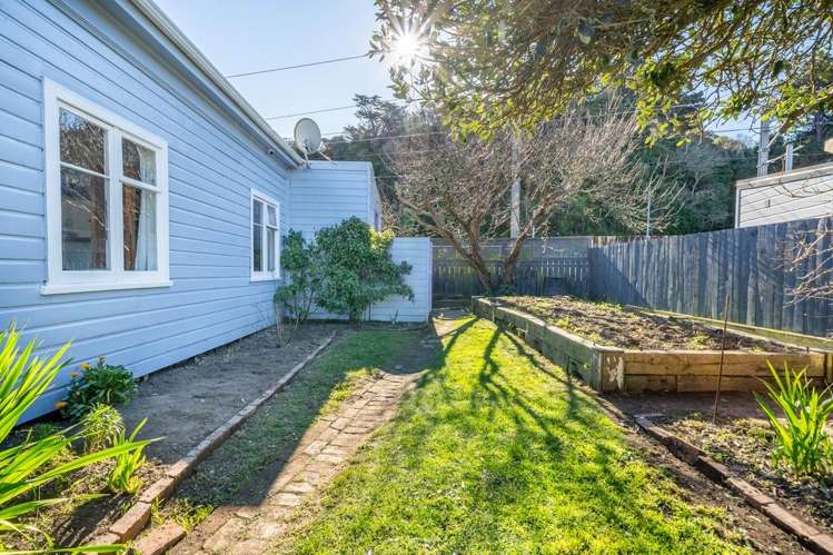 35 Riddlers Crescent Petone_18