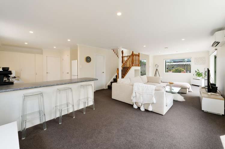 33 Woodford Avenue_5