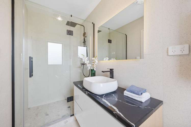 2F Hughs Way Flat Bush_19